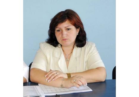 Jurista IŞJ Bihor şi, totodată, purtătorul de cuvânt al instituţiei, Ramona Bacter (foto) este, deocamdată, singura demisionară din instituţie care a şi fost înlocuită